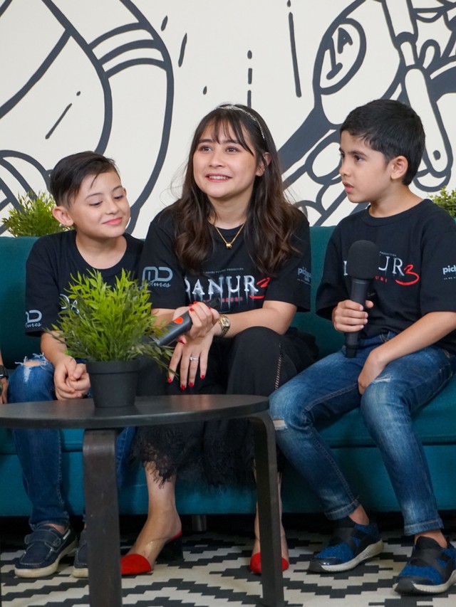 Matt White, Prilly Latuconsina (tengah) dan Alessandro Rizky Giannini (kanan) Foto: Muhammad Haikal/kumparan