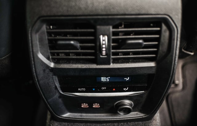 Tampila AC bagian penumpang belakang Foto: Bangkit Jaya Putra/kumparan