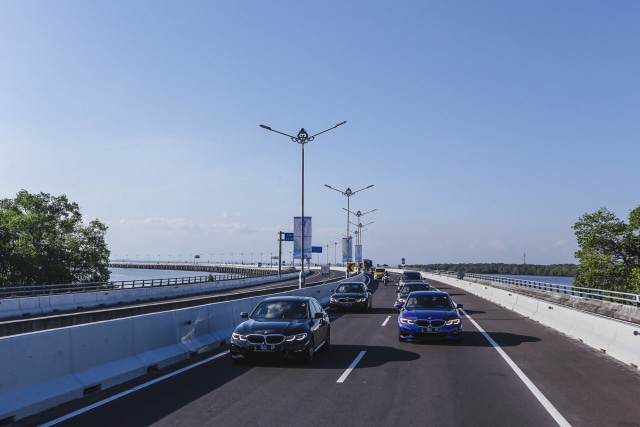 Peserta sedang berkendara di ruas Tol Mandala, Bali Foto: Bangkit Jaya Putra/kumparan