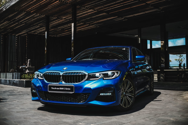 Tampilan depanBMW 330i M Sport. Foto: Bangkit Jaya Putra/kumparan