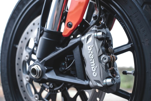 Kaliper rem brembo sudah dibekali untuk sistem pengerema. Foto: Bangkit Jaya Putra/kumparan