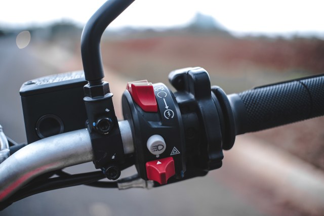 Beberapa tombol di saklar sebelah kanan. Foto: Bangkit Jaya Putra/kumparan