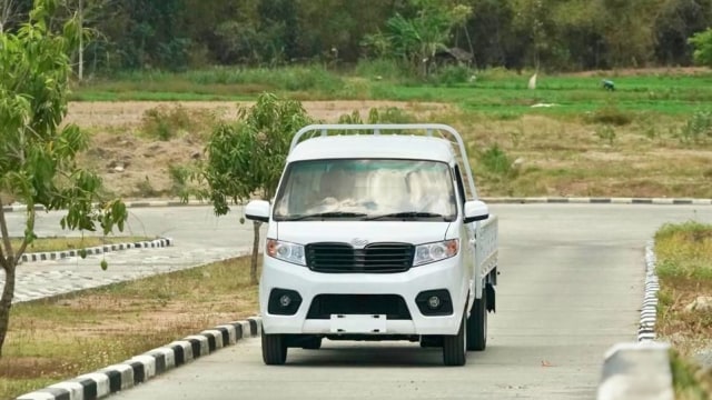 Tes mobil Esemka di Pabrik Mobil Esemka, Sambi, Boyolali, Jawa Tengah. Foto: Dok. Setpres-Kris