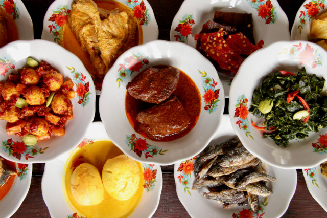 Ilustrasi makanan khas Minangkabau Foto: dok.shutterstock/Ariyani Tedjo