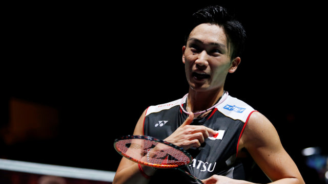 Pebulu tangkis Jepang, Kento Momota. Foto: REUTERS/Vincent Kessler