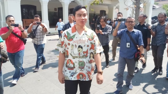Gibran Rakabuming Raka usai bertemu dengan Ketua DPC PDIP Solo F.X. Hadi Rudyatmo di Solo, Jawa Tengah, Rabu (18/9). Foto: kumparan 
