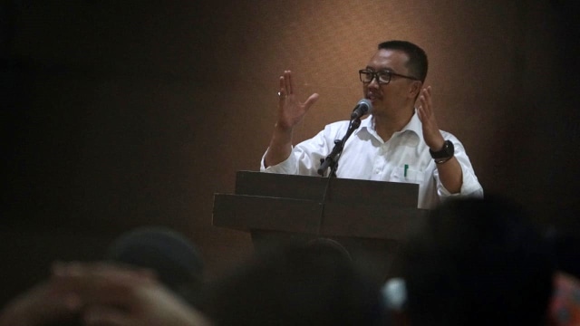 Imam Nahrawi memberikan sambutan pada pertemuan dengan sejumlah pejabat kemenpora di Kementerian Pemuda dan Olahraga, Jakarta, pada Kamis (19/9/2019). Foto: Fanny Kusumawardhani/kumparan