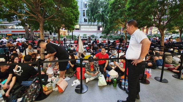 Suasana antrean iPhone 11 di Apple Store Orchard Road, Singapura, Kamis (19/9). Foto: Bianda Ludwianto/kumparan