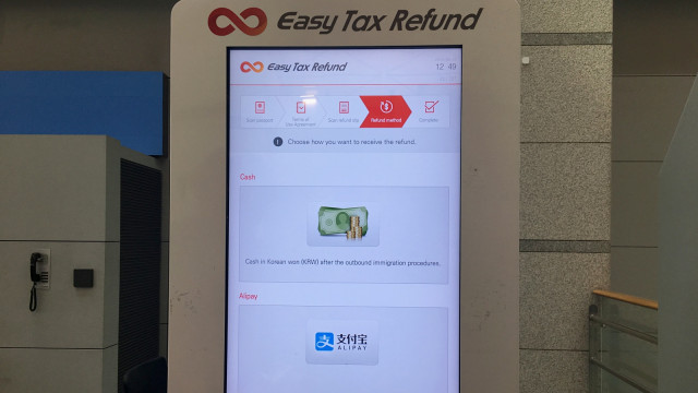 Mesin pengembalian pajak (tax refund) di Bandara Incheon, Korea Selatan. Foto: Nicha Muslimawati/kumparan
