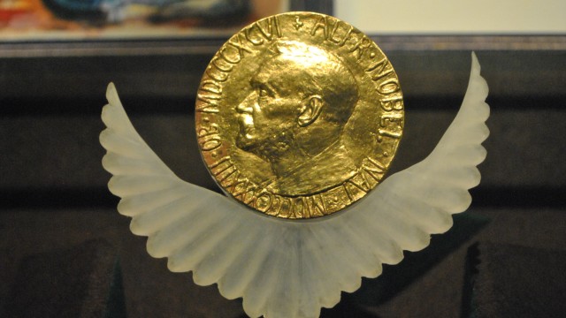 Medali hadiah Nobel. Foto: ProtoplasmaKid via Wikimedia commons.