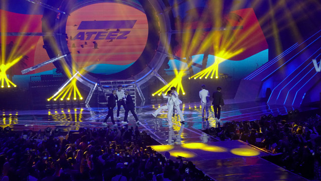 Penampilan Ateez di Smartfren WOW, Istora, Jakarta, Jumat (20/09/2019).  Foto: Jamal Ramadhan/kumparan 