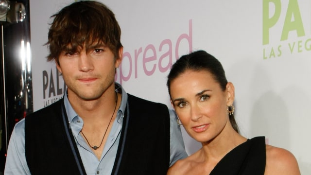 Demi Moore bersama Ashton Kutcher. Foto: Ethan Miller/Getty Images
