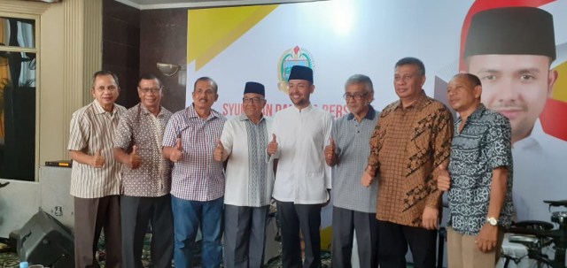 Anggota DPRD Sumut periode 2019-2024, H Akbar Himawan Buchari (koko putih) menggelar syukuran dan doa bersama di kediamannya, di Jalan DI Panjaitan, Medan, Sabtu (21/9/2019). SumutNews.com