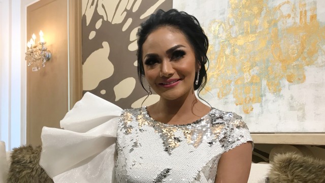 Krisdayanti di kawasan Kemang, Jakarta Selatan, Sabtu (21/9). Foto:  Regina Kunthi Rosary/kumparan 