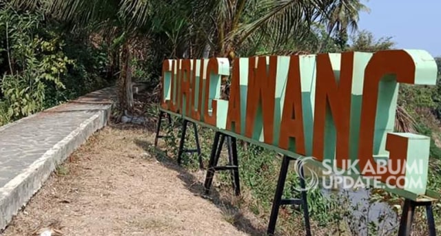 Plang nama Curug Awang | Sumber Foto:Ragil Gilang.