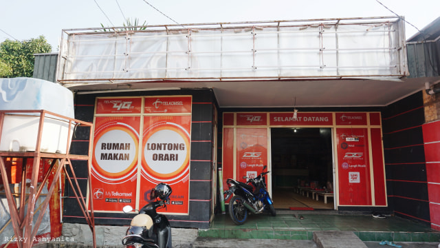 Rumah Makan Lontong Orari (Foto : Rizky Ashyanita)