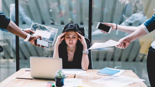 Ilustrasi bekerja di hari Senin. Foto: Shutter Stock