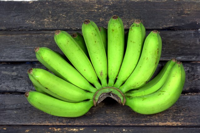 Ilustrasi pisang mentah Foto: Shutterstock