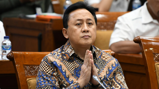 Kepala Badan Ekonomi Kreatif Triawan Munaf (kiri) saat mengikuti rapat kerja dengan Komisi X DPR di Kompleks Parlemen Senayan, Jakarta, Senin (23/9/2019). Foto: ANTARA FOTO/M Risyal Hidayat