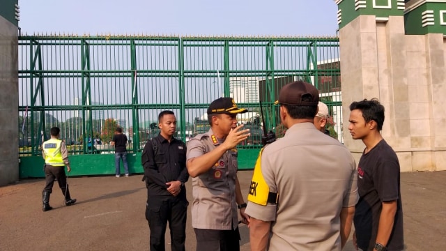 Suasana jelang aksi unjuk rasa mahasiswa di depan gerbang DPR RI, Jakarta, Selasa (24/9/2019). Foto: Fadjar Hadi/kumparan