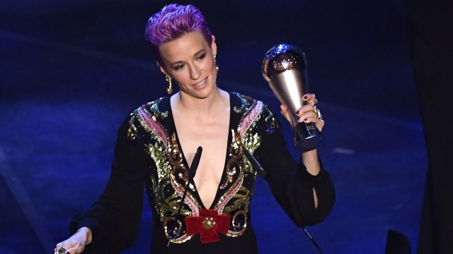 Pemain Wanita Terbaik FIFA 2019, Megan Rapinoe. Foto: Marco Bertorello / AFP
