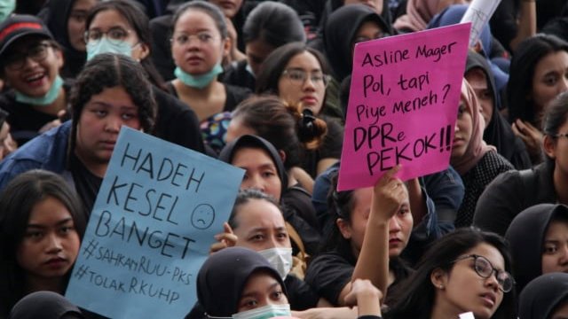 Suasana demonstrasi di depan kantor DPRD Kota Malang, Senin siang (23/9/2019). Foto: Tugumalangid/bayu eka novanta