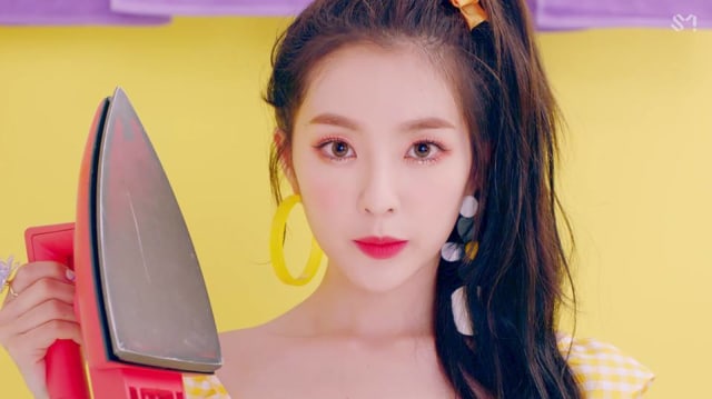 Irene Red Velvet dalam video klip 'Power Up'. Foto: SM Entertainment
