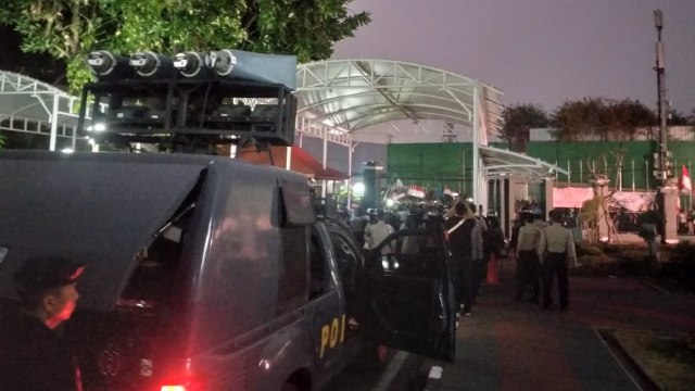 Situasi di pintu belakang gedung DPR RI, Jakarta, pada Selasa (24/9/2019). Foto: Paulina Herasmaranindar/kumparan