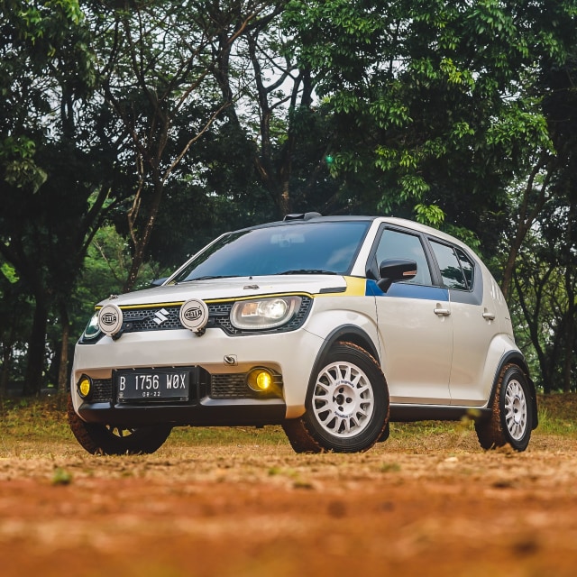 Modifikasi Suzuki Ignis Rally Look Foto: Bangkit Jaya Putra/kumparan