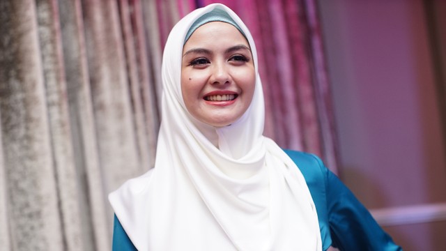 Artis Revalina S Temat saat hadir di launcing busana muslim di Hotel Grand Mahakam, Jakarta, Senin, (24/9). Foto: Dok. Ronny