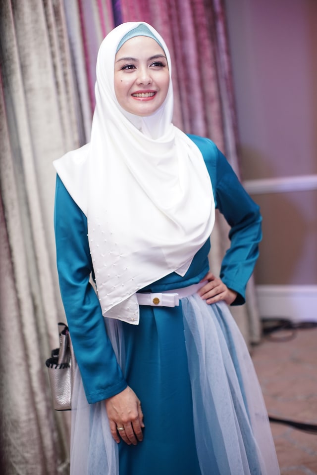 Artis Revalina S Temat saat hadir di launcing busana muslim di Hotel Grand Mahakam, Jakarta, Senin, (24/9). Foto: Dok. Ronny
