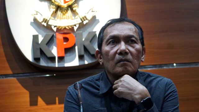 Eks Wakil Ketua Komisi Pemberantasan Korupsi (KPK) Saut Situmorang saat konferensi pers KPK. Foto: Fanny Kusumawardhani/kumparan