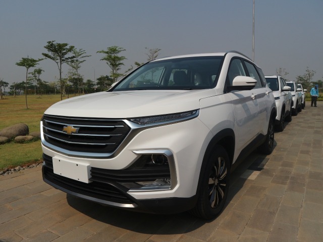 Wuling ekspor Almaz dengan emblem Chevrolet ke Thailand Foto: Ghulam M. Nayazri/kumparan