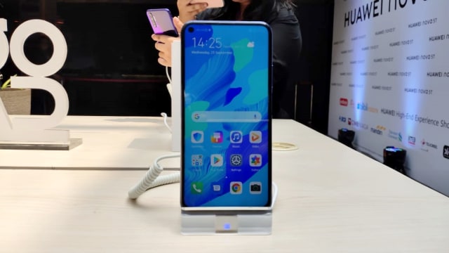 Smartphone Huawei Nova 5T. Foto: Aulia Rahman/kumparan
