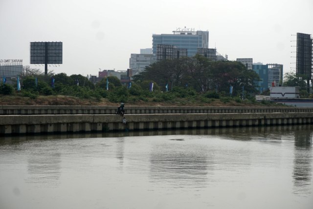 Suasana saluran Kalimalang, Bekasi. Foto: Iqbal Firdaus/kumparan