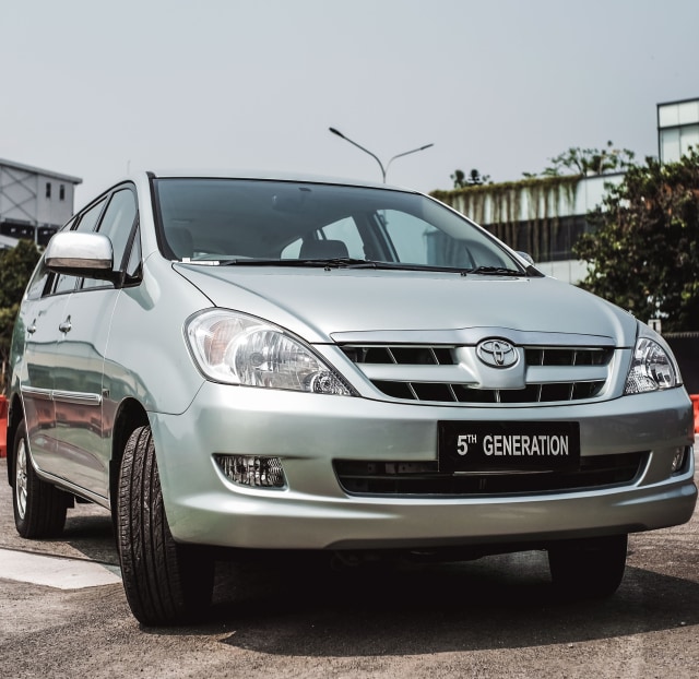Toyota Kijang (Innova) generasi kelima Foto: Bangkit Jaya Putra/kumparan