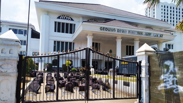 Depan Kantor DPRD Jawa Barat. Foto: Rachmadi Rasyad/kumparan