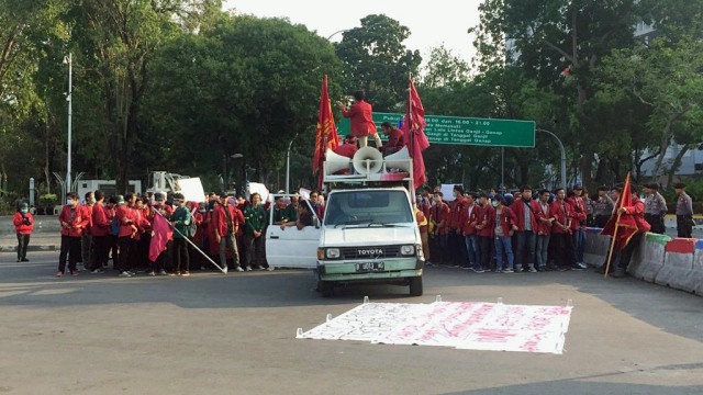 Unjuk rasa mahasiswa Uhamka di depan Istana Merdeka, Jakarta, Kamis (26/9/2019). Foto: Andesta Herli Wijaya/kumparan