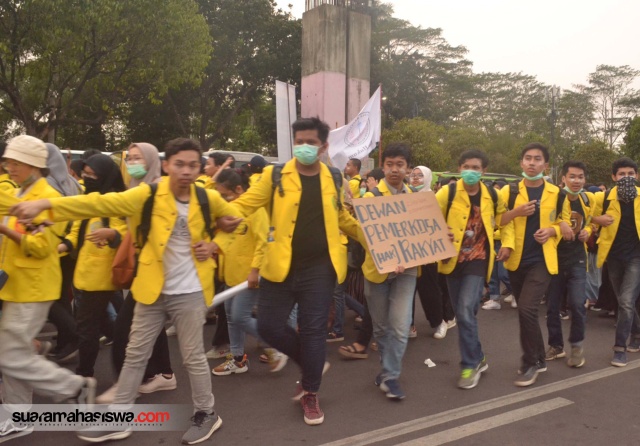 Kilas Balik Proses Evakuasi Massa Aksi Mahasiswa UI