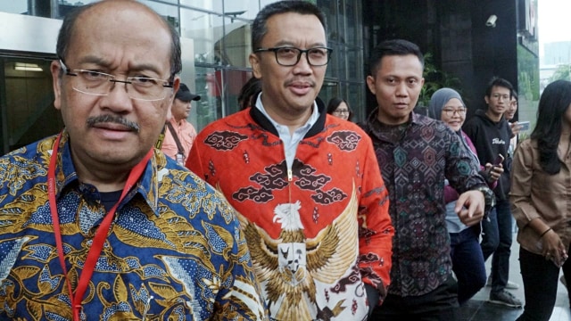 Mantan Menpora, Imam Nahrawi saat menuju Hotel Royal Kuningan untuk melaksanakan solat Jumat, pada Jumat (27/9/2019). Foto: Fitra Andrianto/kumparan