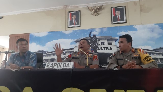 Kapolda Sultra, Brigjen Pol Iriyanto saat menggelar konferensi pers di hadapan awak media di media center Polda Sultra, Foto: Wiwid Abid Abadi/kendarinesia.