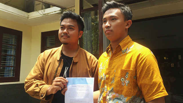 Muhammad Nurdiansyah, Koordiantor Pusat Aliansi BEM SI (kiri) dan Ketua Badan Eksetutif Mahasiswa (BEM) Keluarga Mahasiswa (KM) UGM, M Atiatul Muqtadir atau akrab disapa Fathur (kanan). Foto: Arfiansyah Panji Purnandaru/kumparan