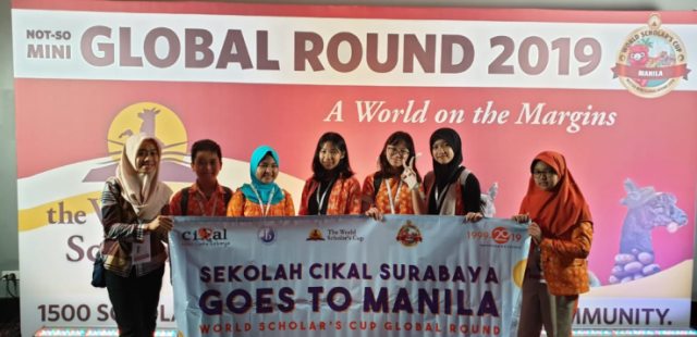 Peserta WSC Global Round 2019 di Manila, Filipina. Keempat dari kiri : Leandra Mazel Nurhadityo, Nadya Anjani Putri Danardono, dan Ayunda Damai Fatmarini. Dok. Pribadi