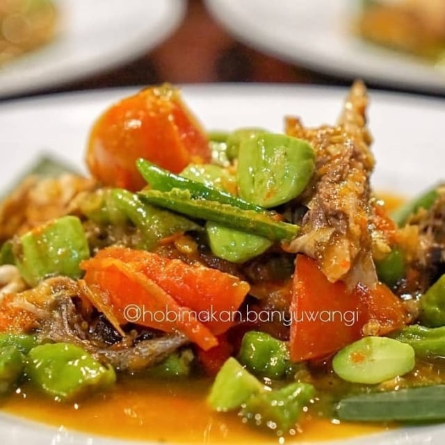 Oseng Cakalang. Foto : @hobimakan.banyuwangi