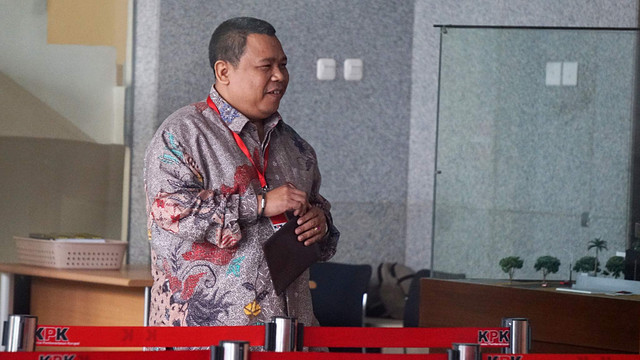 Anggota VI Badan Pemeriksa Keuangan Fathan Subchi saat menjabat sebagai DPR Fraksi PKB usai menjalani pemeriksaan sebagai saksi atas tersangka Hong Arta di Gedung KPK, Jakarta, Senin (30/9). Foto: Fanny Kusumawardhani/kumparan