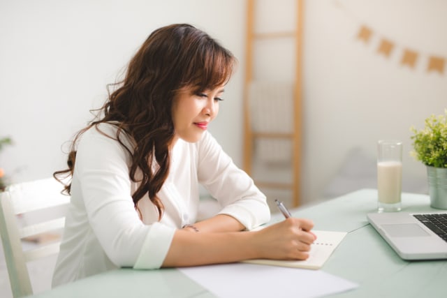 com-Ilustrasi ibu multitasking. Foto: Shutterstock