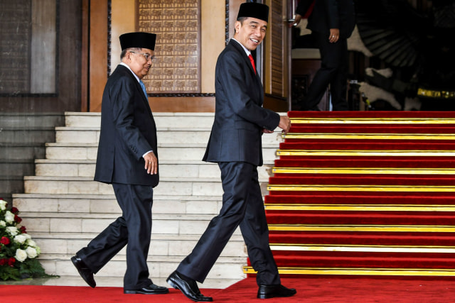 Presiden Joko Widodo (kanan) bersama Wakil Presiden Jusuf Kalla (kiri). Foto: ANTARA FOTO/Galih Pradipta