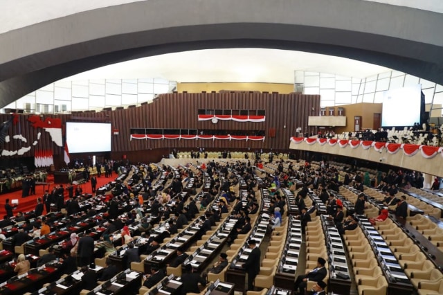 Suasana pelantikan anggota Dewan Perwakilan Rakyat (DPR) periode 2019-2024 di Ruang Rapat Paripurna, Kompleks Parlemen, Senayan, Jakarta. Foto: Fanny Kusumawardhani/kumparan