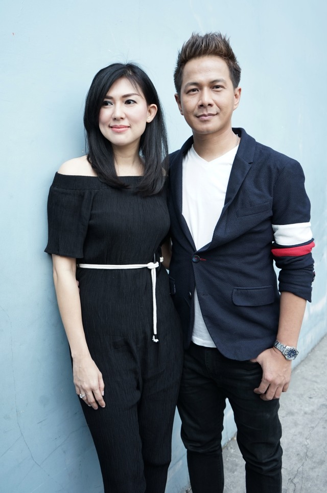 Penyanyi Delon bersama pasangannya Aida Chandra saat ditemui dikawasan Tendean, Jakarta, Selasa, (1/10). Foto: Dok. Ronny