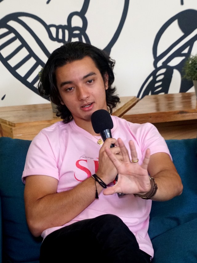 Pemeran Film SIN, Bryan Domani saat berkunjung ke kantor kumparan, Jakarta Selatan, Selasa (1/10/2019). Foto: Melly Meiliani/kumparan